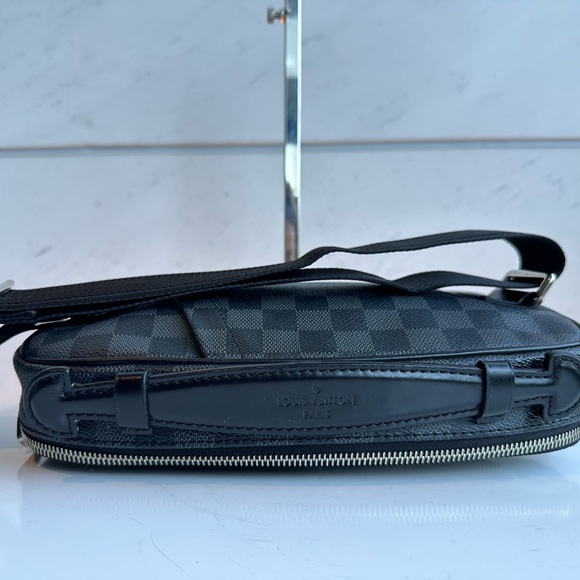 LV Ambler Waist Crossbody Shoulder Graphite Damier Bag Louis Vuitton Like New - Picture 12 of 15